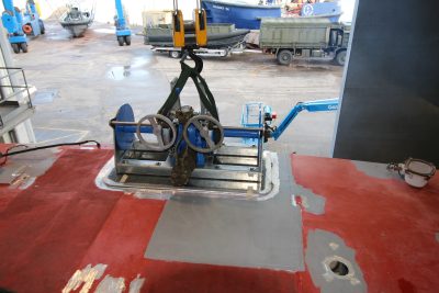 Hoist lowering fixtures